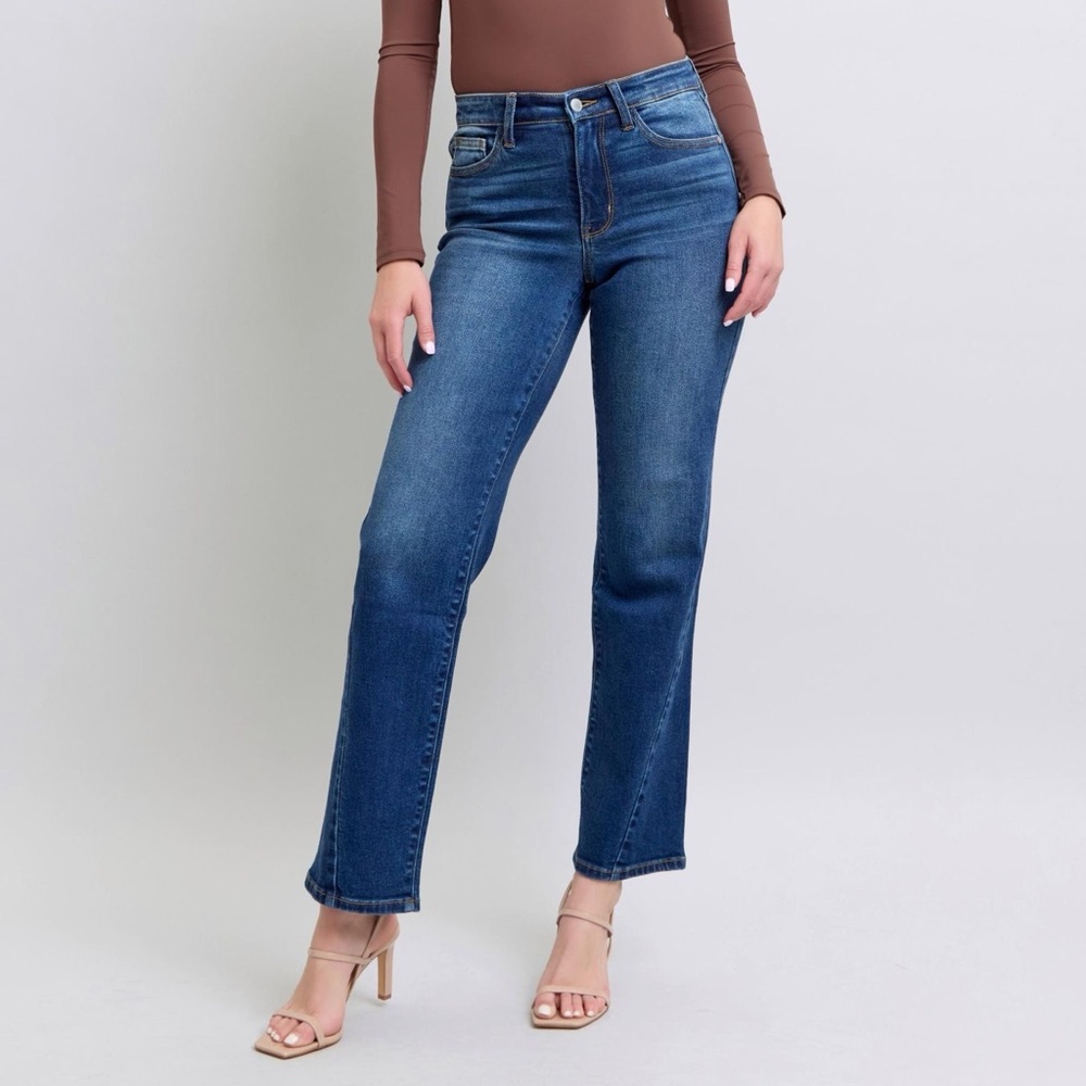NWT Judy Blue PLUS + REG Size Medium Wash Sideways Seam Straight Leg Jeans